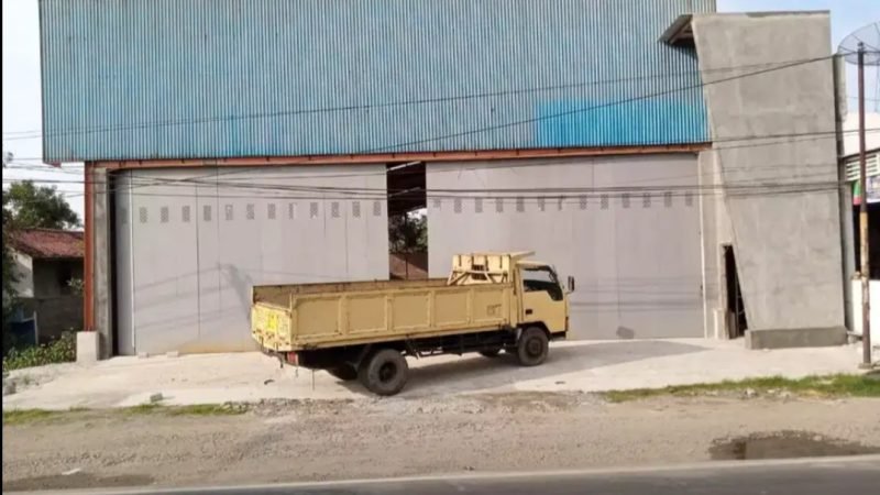 Gudang Jalan Raya Pantura (1)