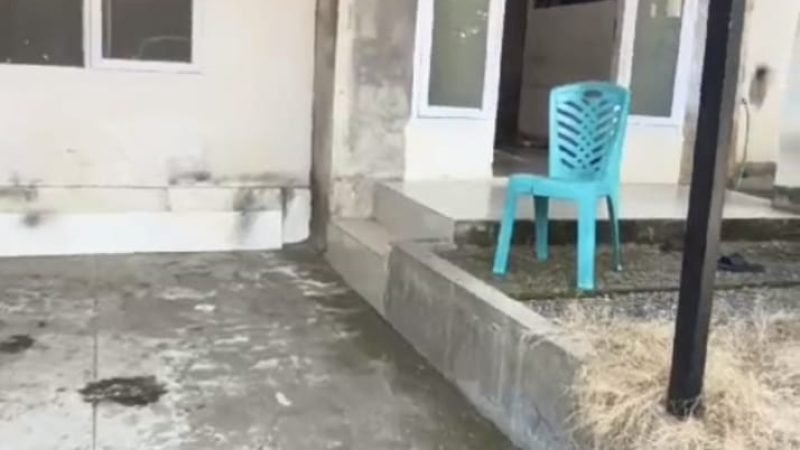 carport kanan - Aroma Bertasbih