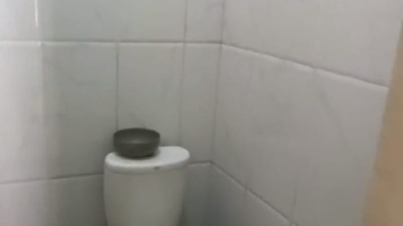 kamar mandi dalam - Aroma Bertasbih