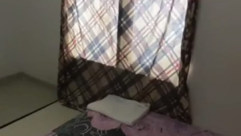 kamar tidur kiri - Aroma Bertasbih