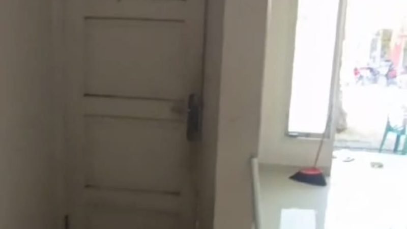 pintu samping sebelah ruang tamu - Aroma Bertasbih